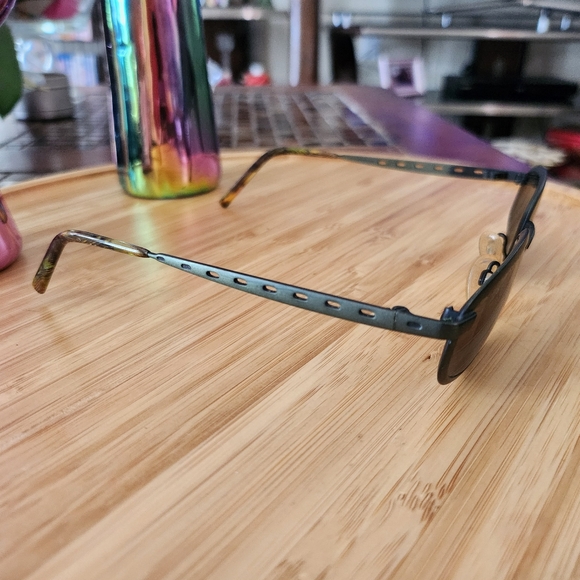 Mossimo sunglasses with case - Picture 3 of 5